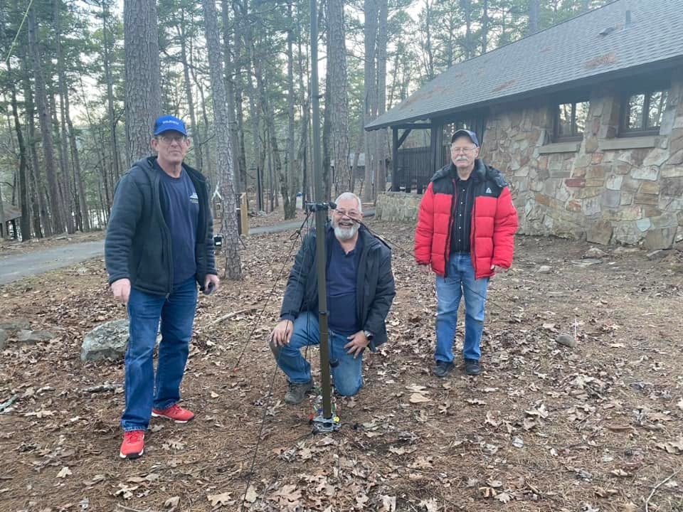 W5STR members at Winter Field Day DXC station